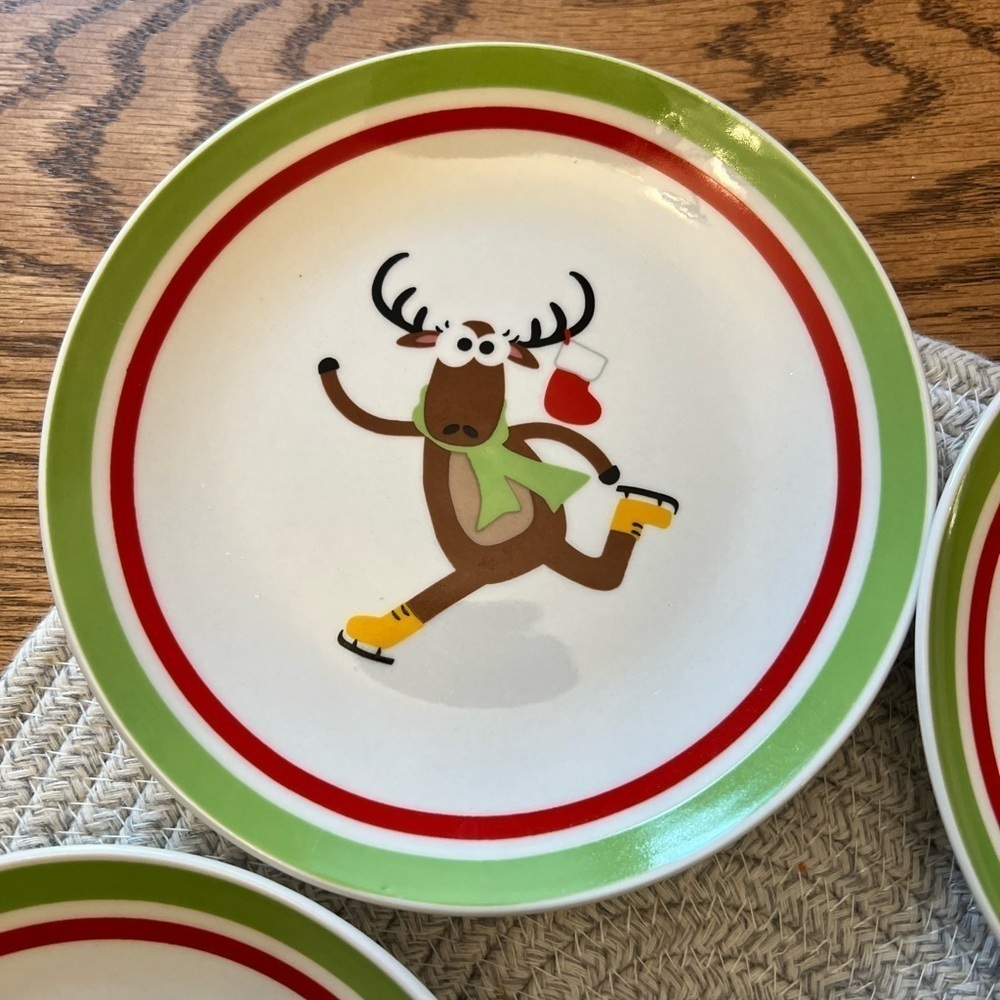 Bealls Reindeer Plates - Set of 4-Dishwasher/ Microwave Safe-Peebles-Goody's - Picture 4 of 7